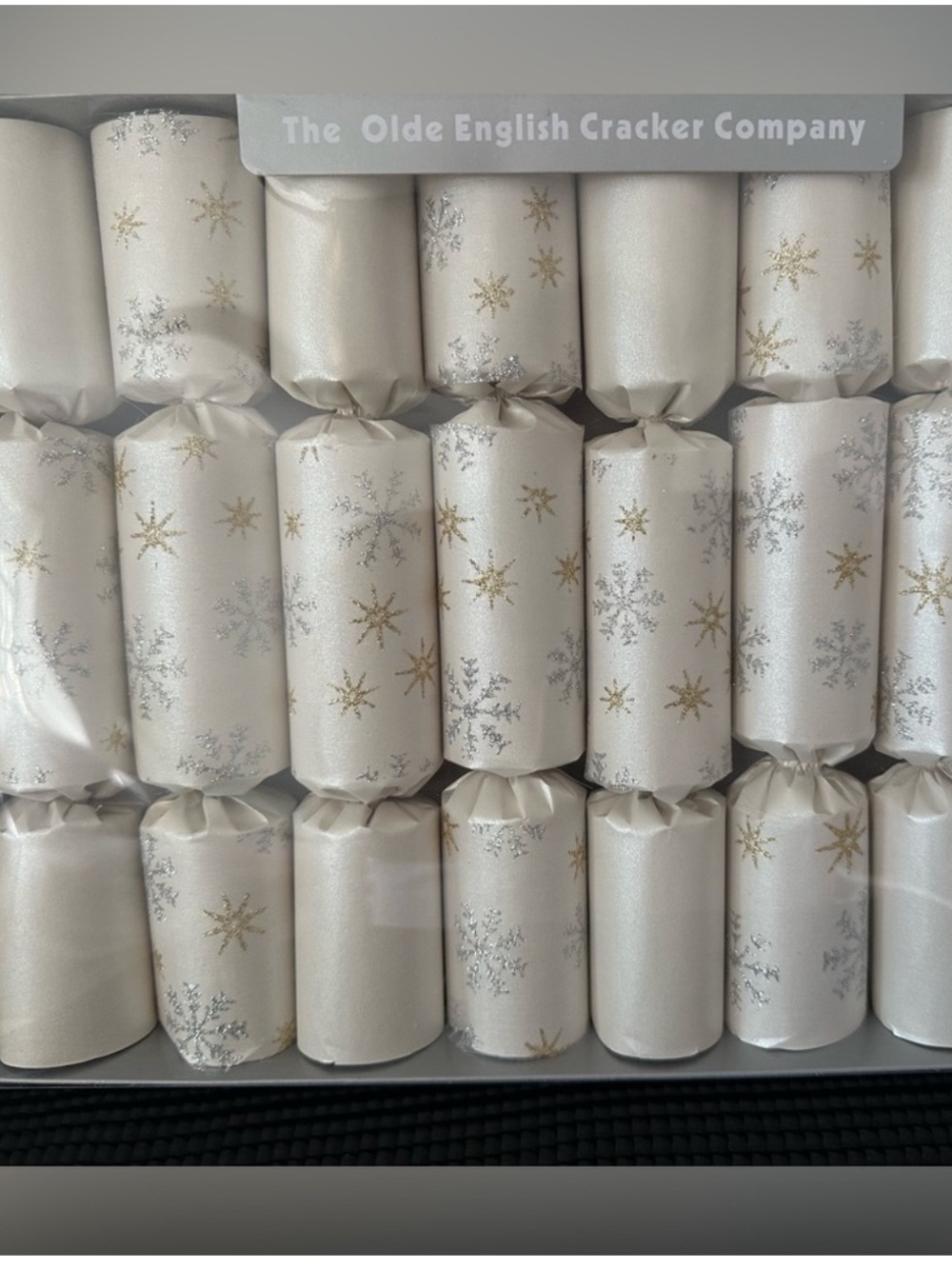 🆕The Olde English Cracker Company set of 8 holiday Handmade Crackers